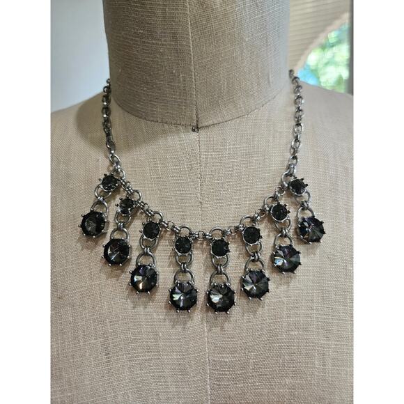 Loft Reverse Set Grey Rhinestone Bib Statement Necklace - Picture 3 of 5